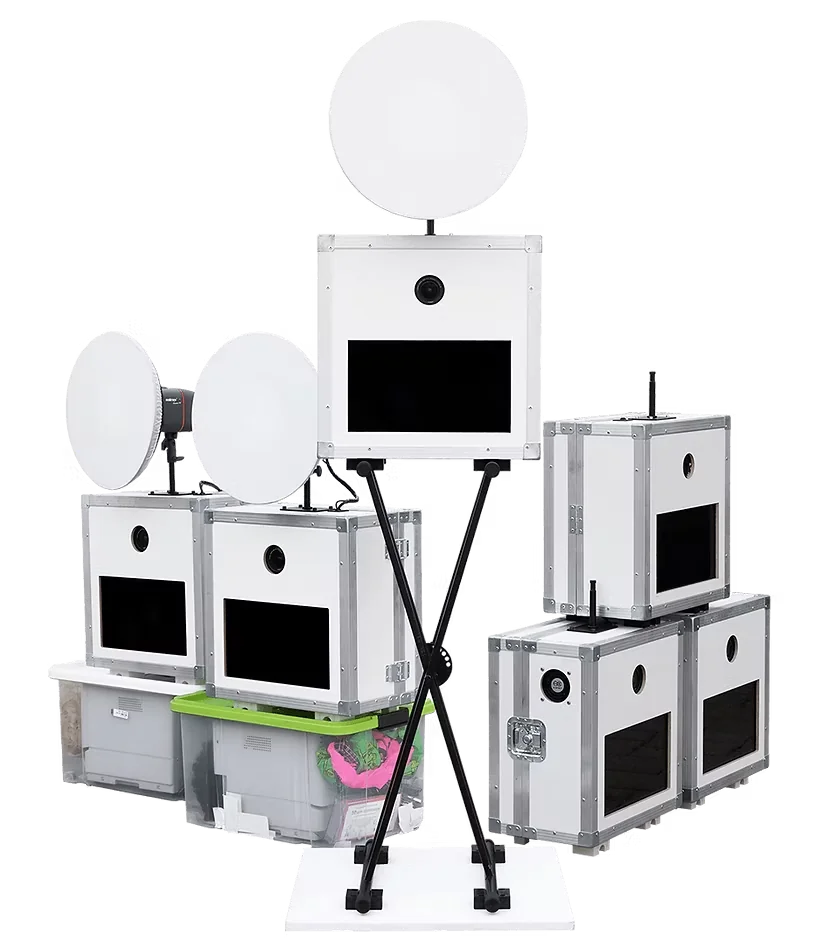 Weiße Fotoboxen mit Blitz-Softboxen